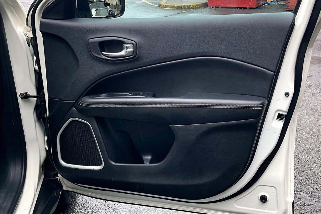 Used 2020 Jeep Compass Latitude image 13