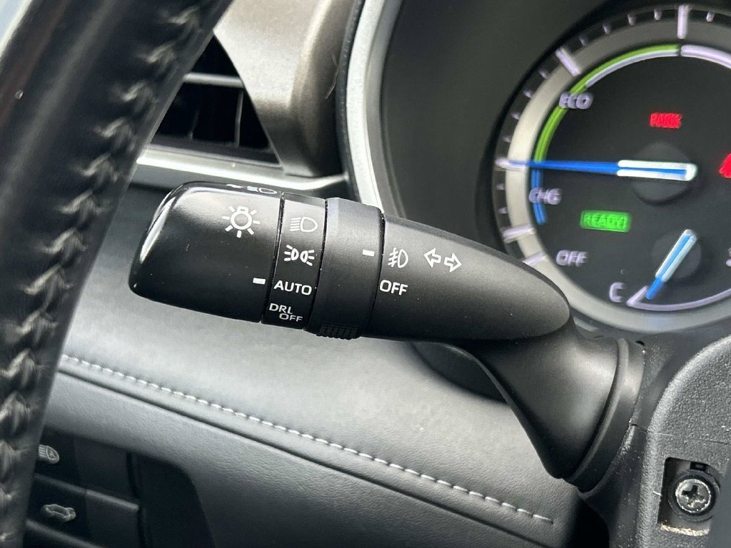 Used 2020 Toyota Highlander XLE AWD/4WD image 34