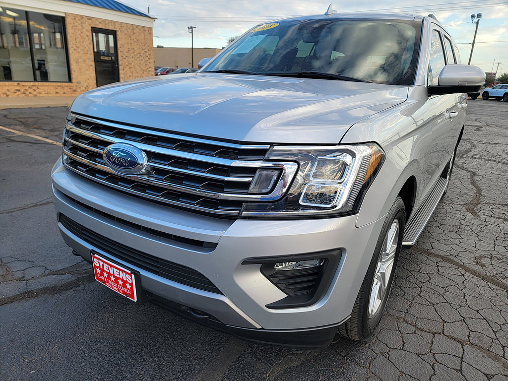 Used 2018 Ford Expedition XLT w/ Equipment Group 202A AWD/4WD image 3