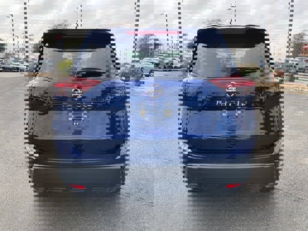 Used 2025 Nissan Rogue SV image 6