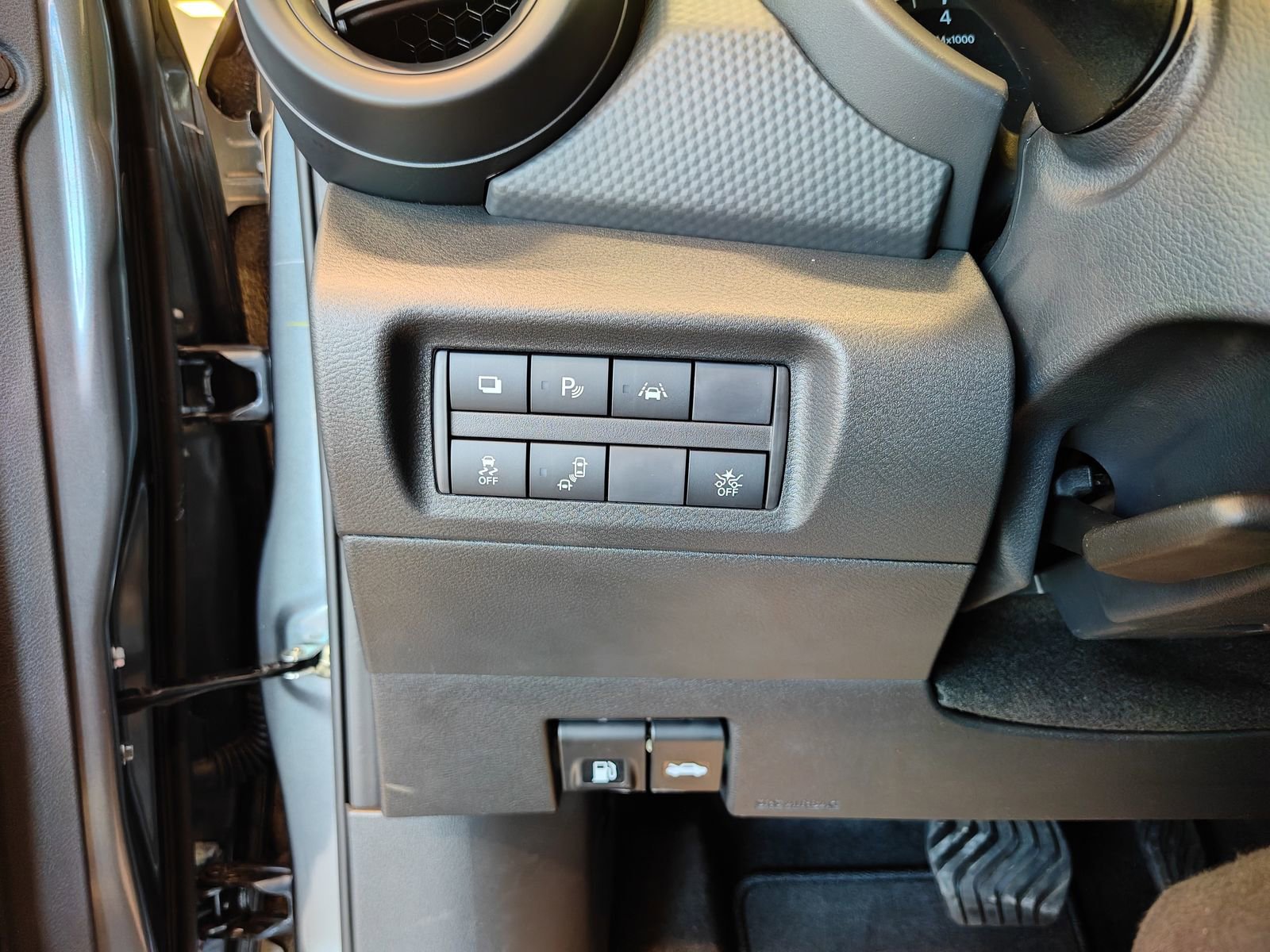 New 2025 Nissan Kicks Play S FWD image 15