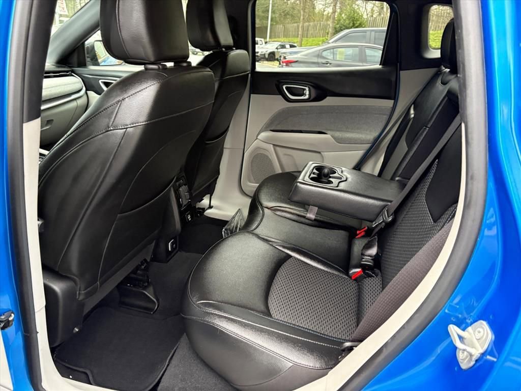 Used 2024 Jeep Compass Latitude image 19