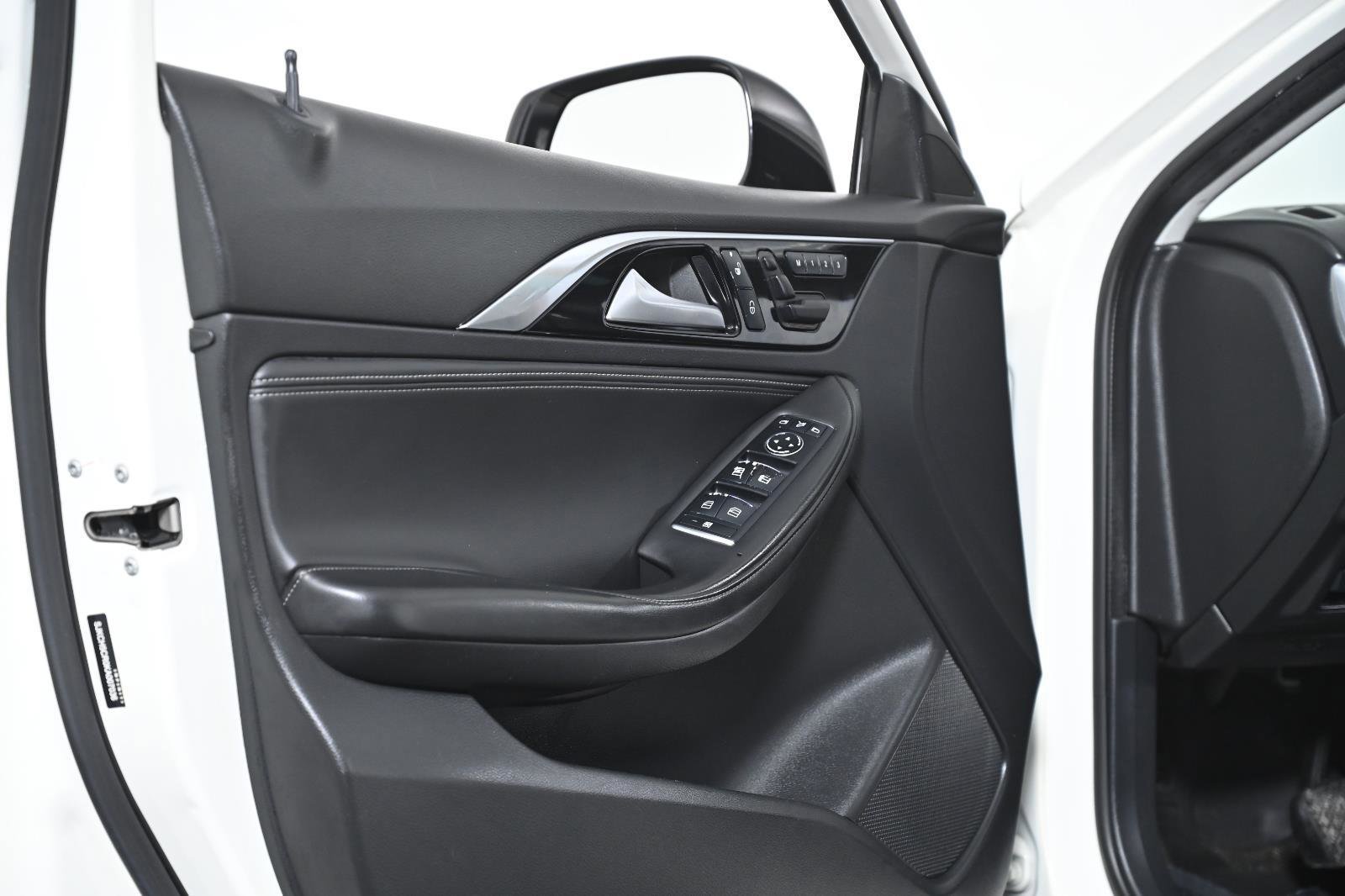 Used 2019 INFINITI QX30 Premium w/ Navigation Package image 29