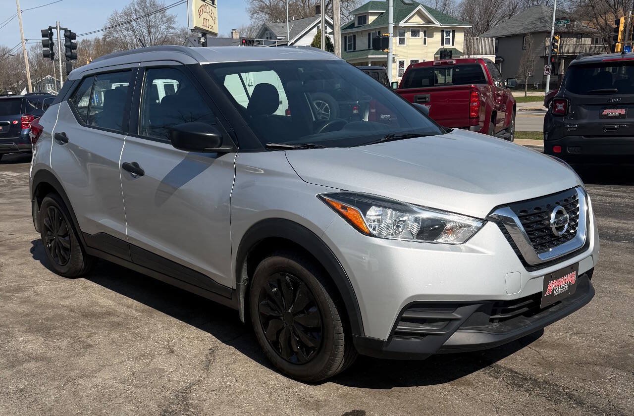 Used 2019 Nissan Kicks S FWD image 6