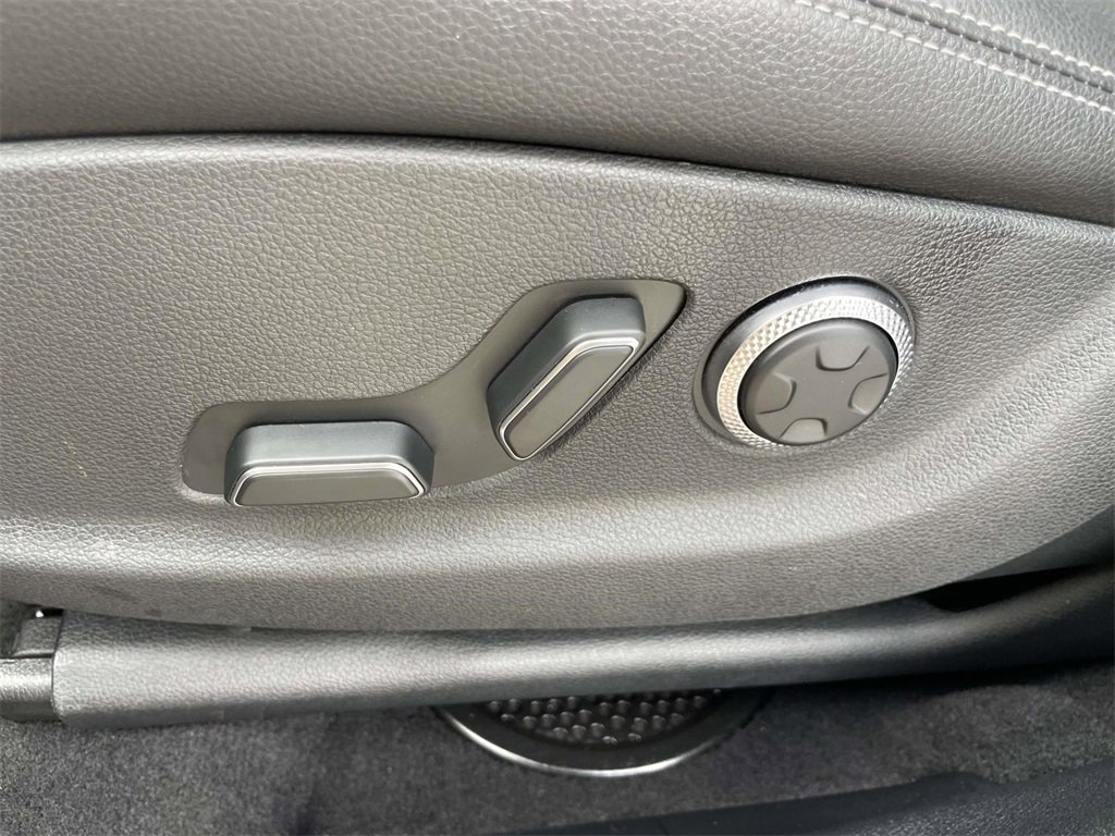 Certified 2025 Genesis GV70 2.5T image 14