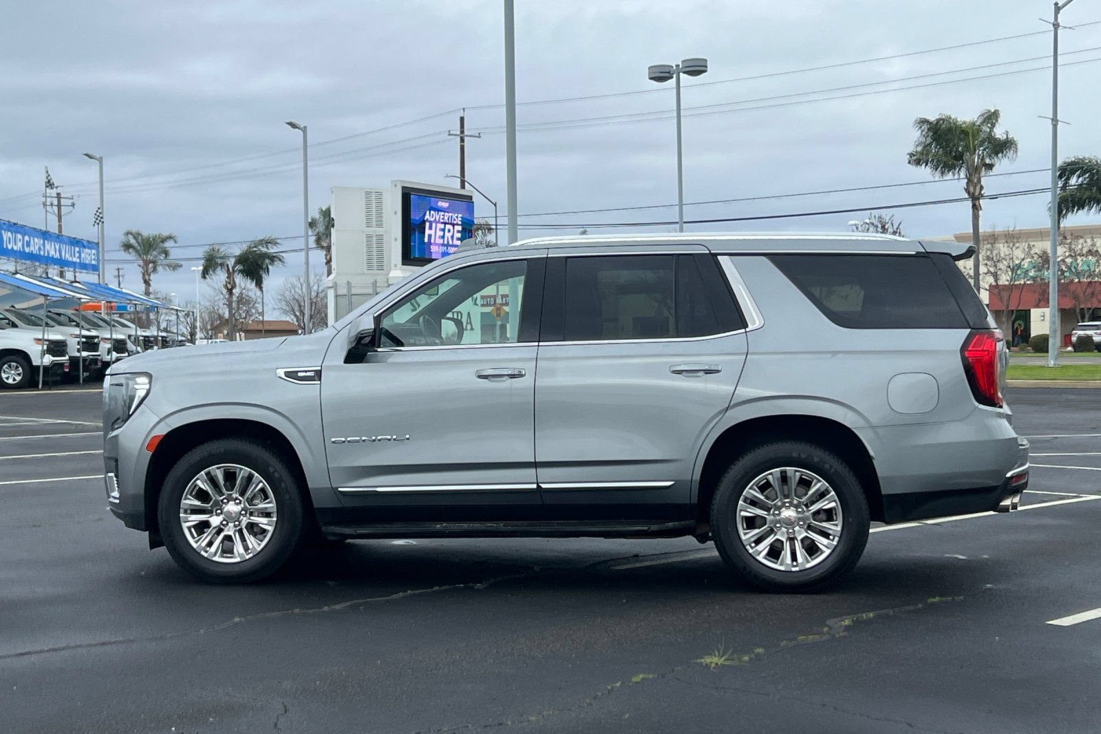 Used 2024 GMC Yukon Denali AWD/4WD image 8