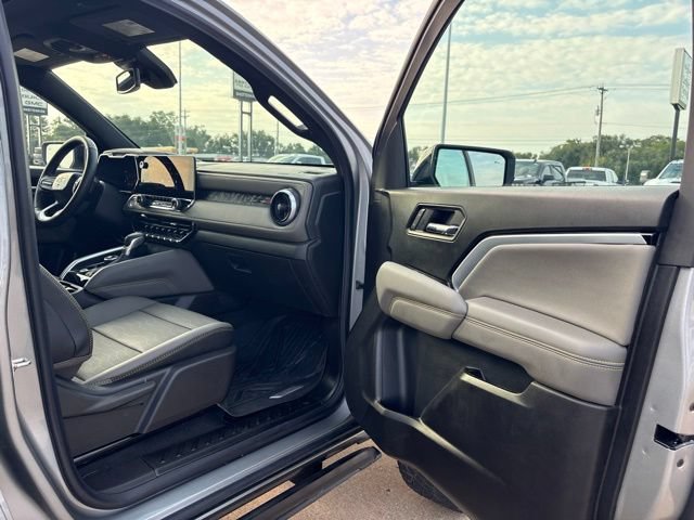 Used 2026 Chevrolet Colorado ZR2 w/ Technology Package AWD/4WD image 37