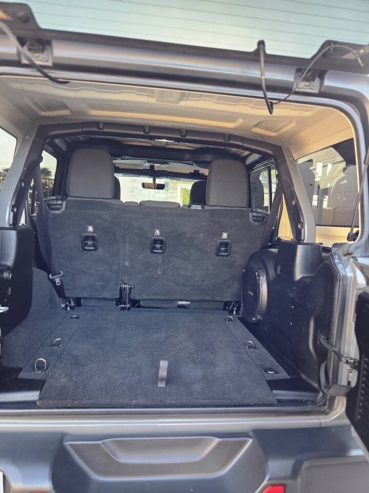 Used 2018 Jeep Wrangler Unlimited Sahara AWD/4WD image 19