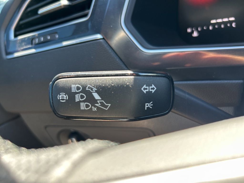 Certified 2024 Volkswagen Tiguan SE R-Line image 23