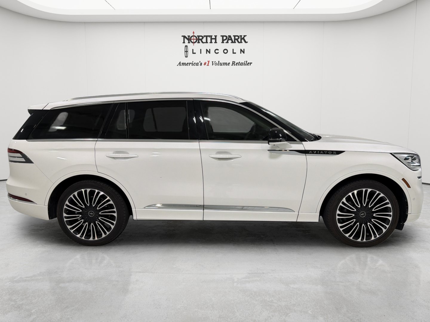 Used 2024 Lincoln Aviator Black Label w/ Dynamic Handling Package AWD/4WD image 6