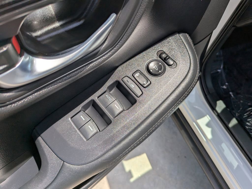 Used 2025 Honda HR-V LX image 19