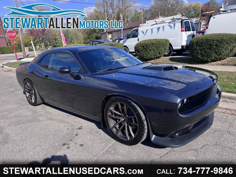 Used 2016 Dodge Challenger R/T Scat Pack RWD image 1