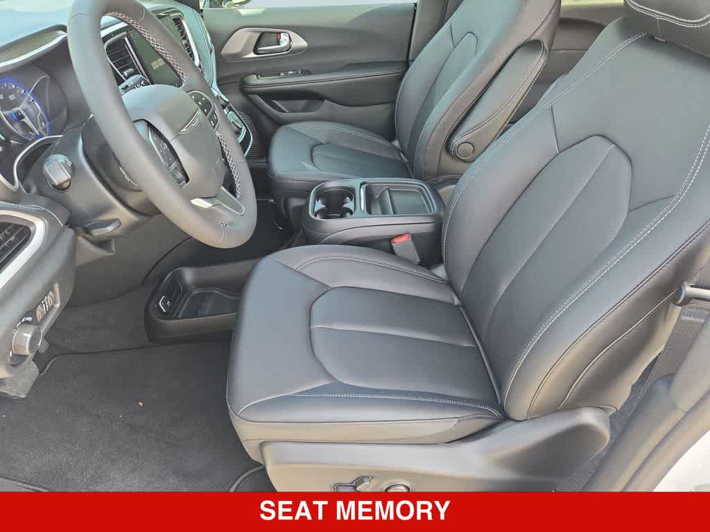 New 2027 Chrysler Pacifica Select FWD image 16