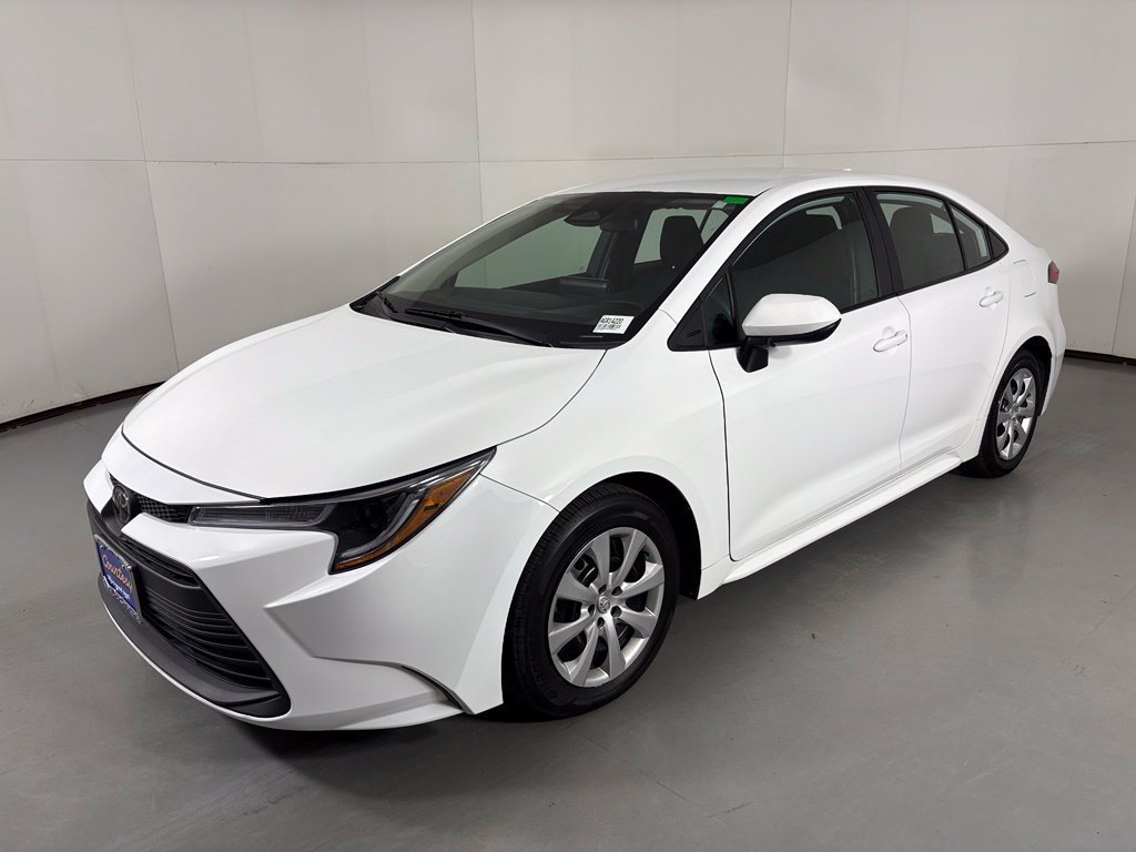 Used 2025 Toyota Corolla LE FWD image 4