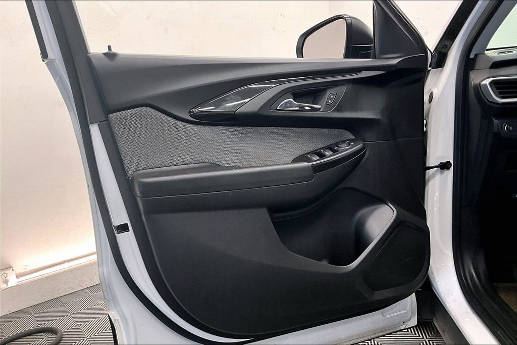 Used 2023 Chevrolet TrailBlazer LS FWD image 22