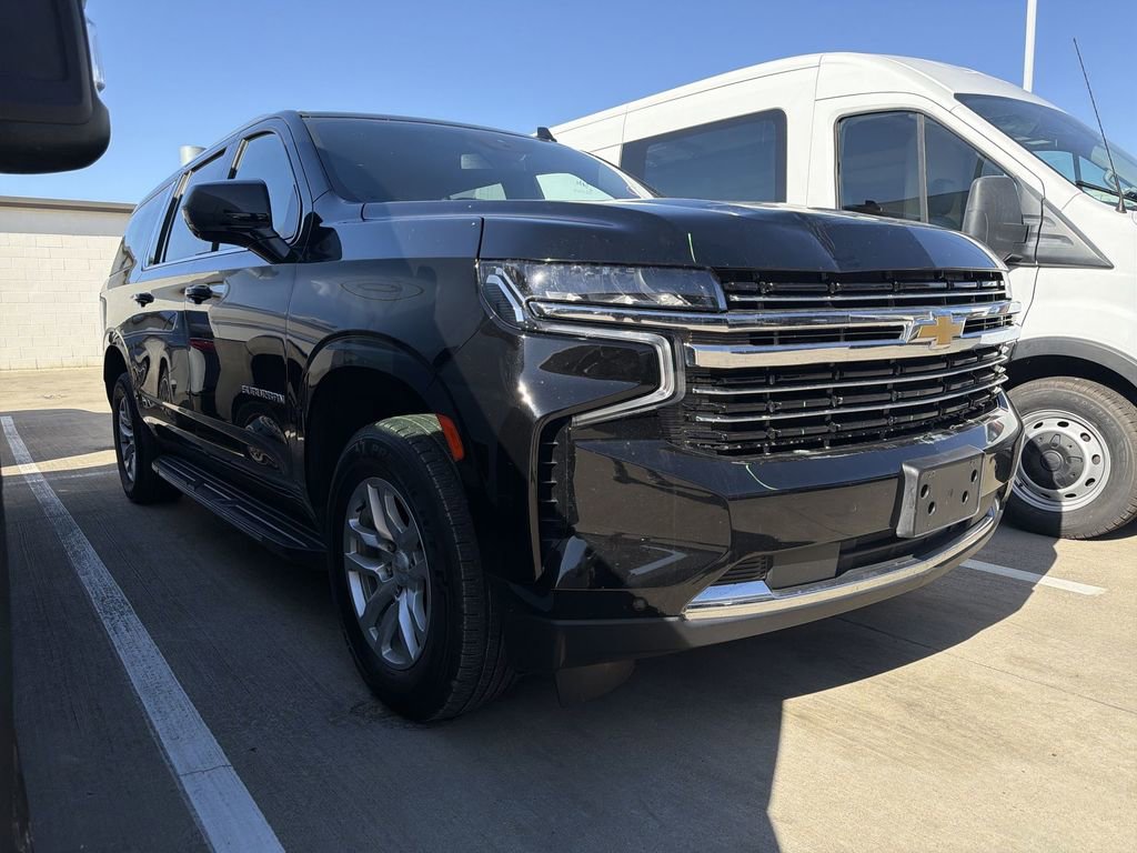 Used 2024 Chevrolet Suburban LT image 2