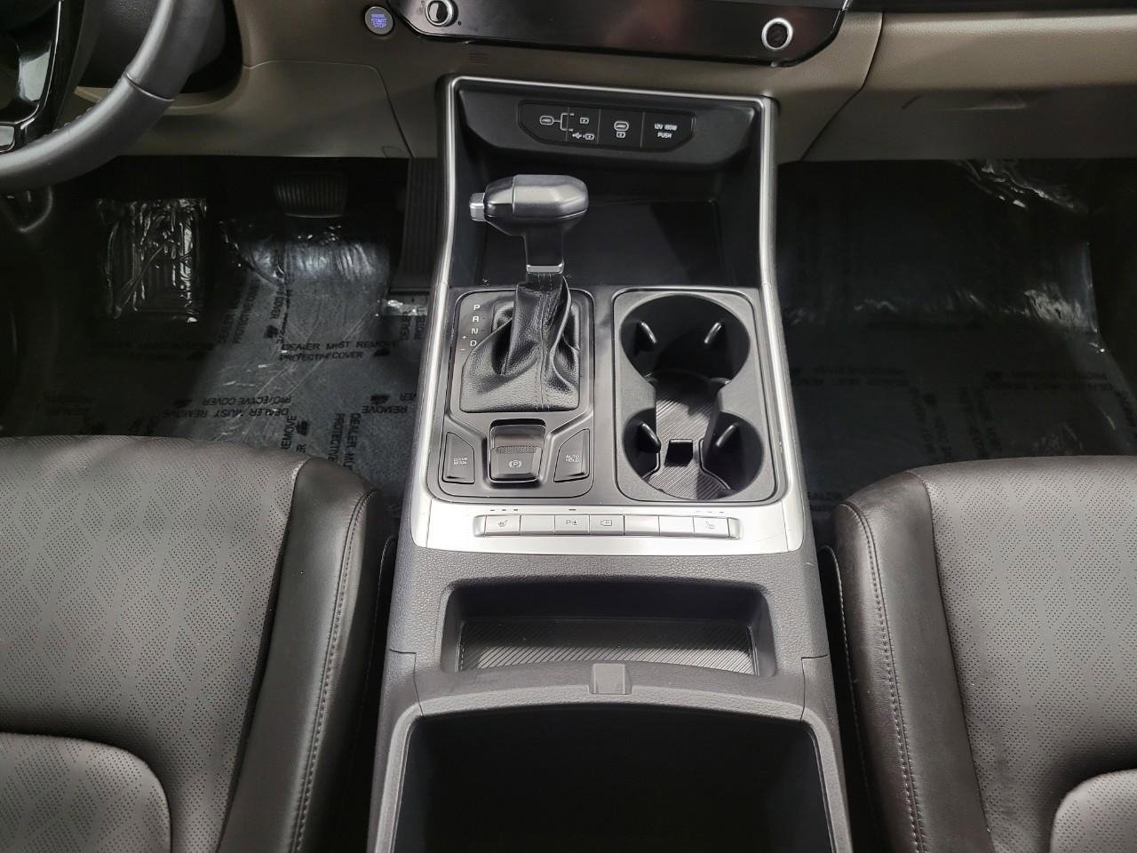 Used 2025 Kia Carnival FWD image 17