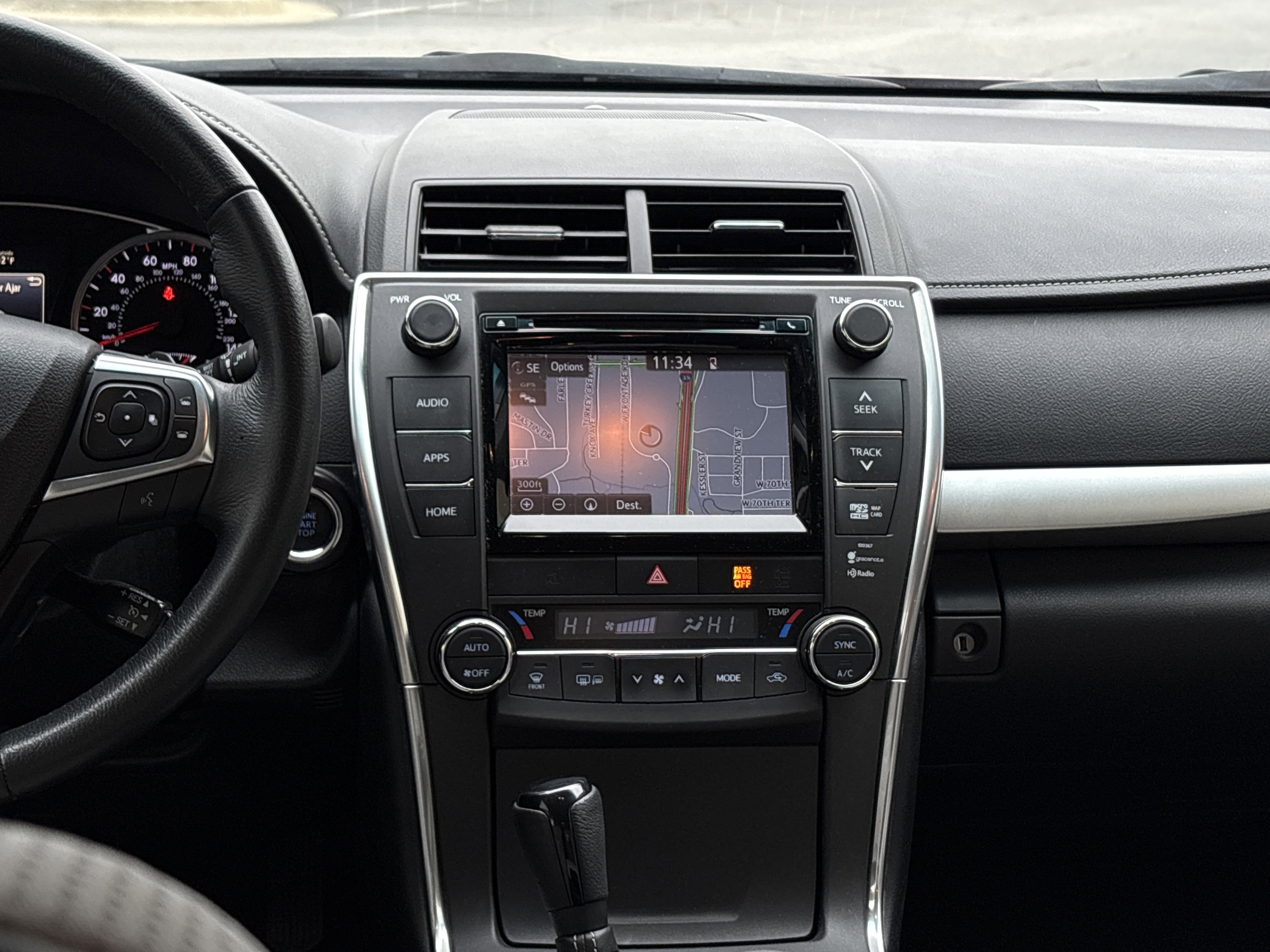 Used 2015 Toyota Camry XSE image 30