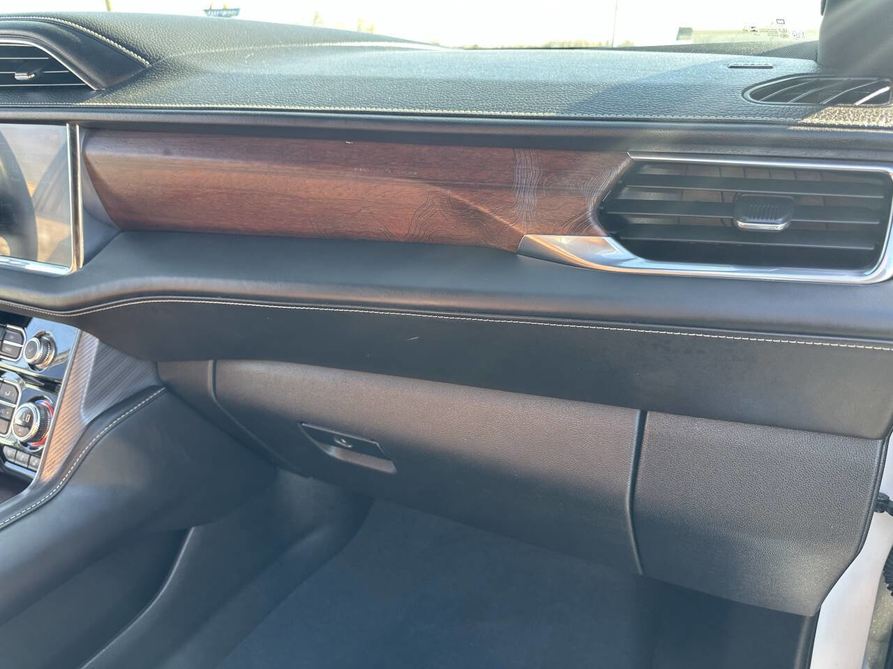 Used 2023 GMC Yukon XL Denali Ultimate image 29