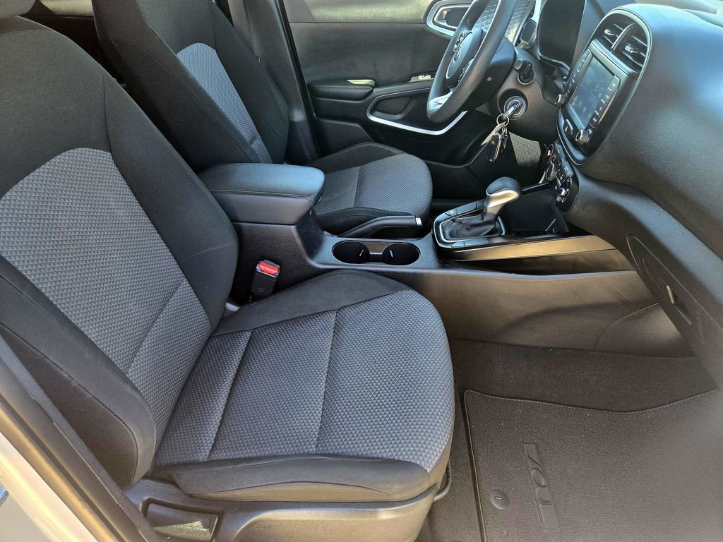 Used 2021 Kia Soul LX image 12