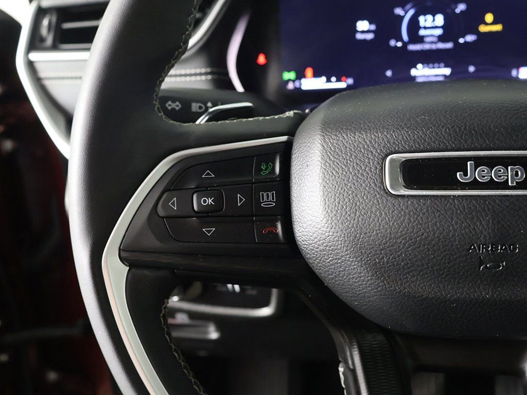 Used 2023 Jeep Grand Cherokee L Laredo image 42