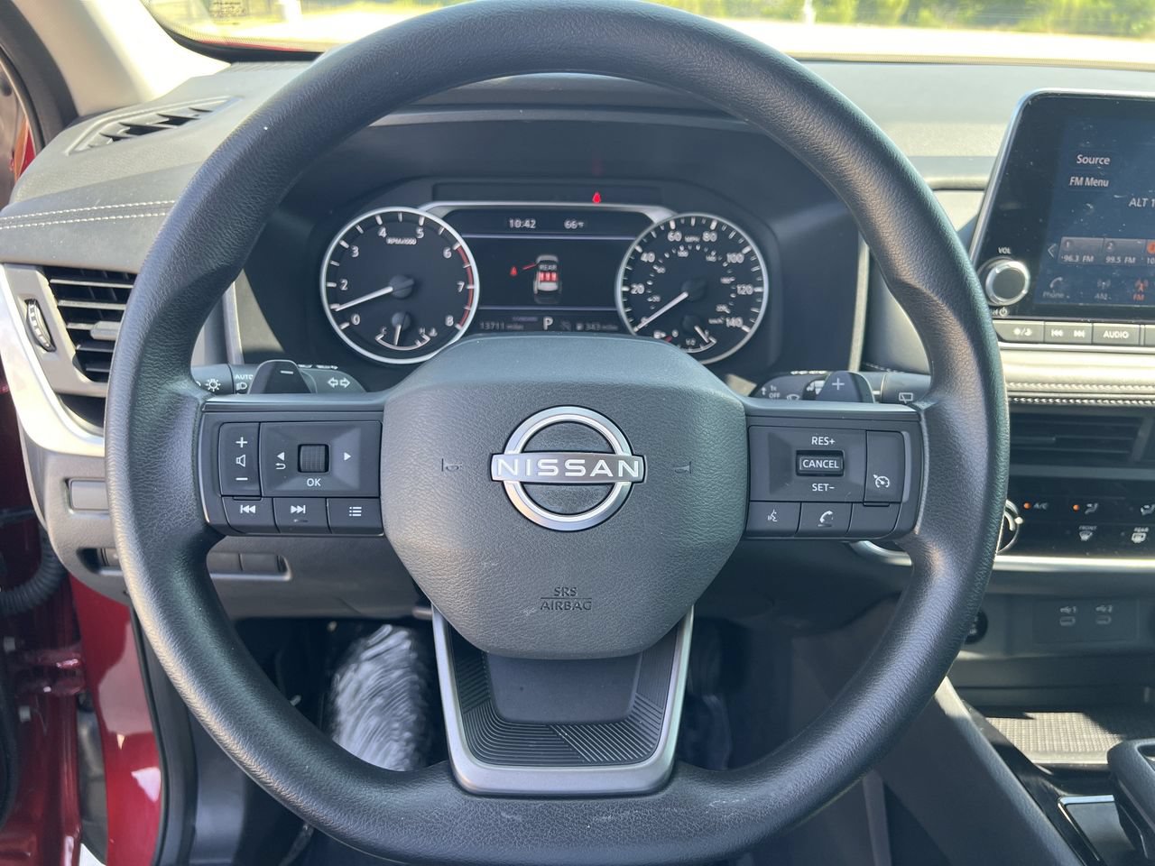 Used 2025 Nissan Rogue S FWD image 11