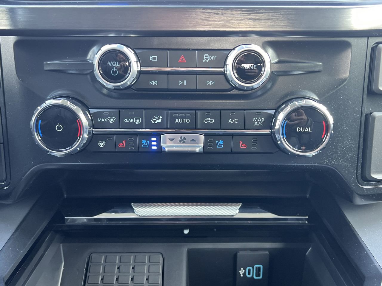 New 2025 Ford F350 Lariat w/ Lariat Ultimate Package image 9