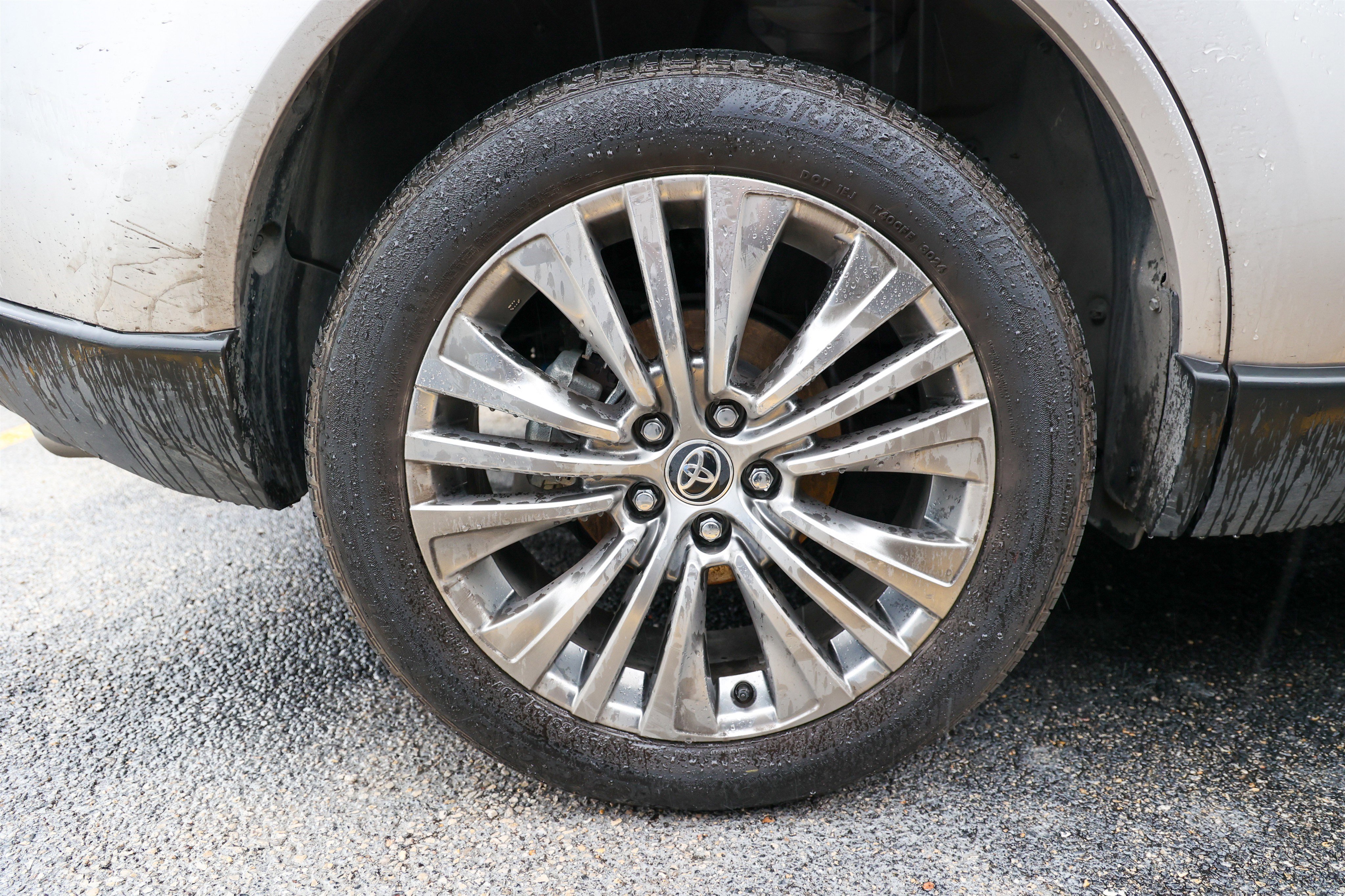 Used 2024 Toyota Venza Limited AWD/4WD image 13