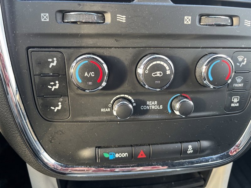 Used 2018 Dodge Grand Caravan SXT image 19