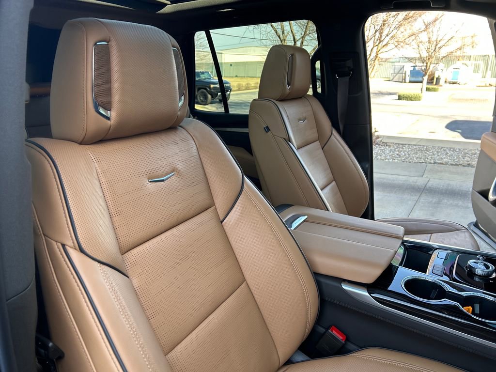 Certified 2026 Cadillac Escalade Luxury w/ LPO, Floor Liner Package image 41