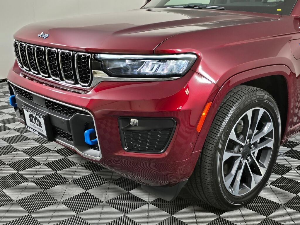 Used 2023 Jeep Grand Cherokee Overland w/ Luxury Tech Group IV AWD/4WD image 10