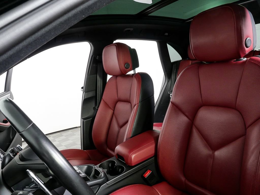 Certified 2023 Porsche Macan S AWD/4WD image 5