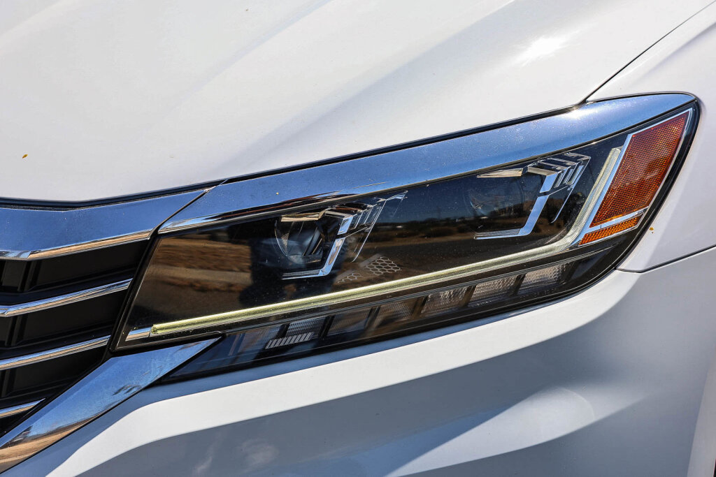 Used 2020 Volkswagen Passat 2.0T SE image 21