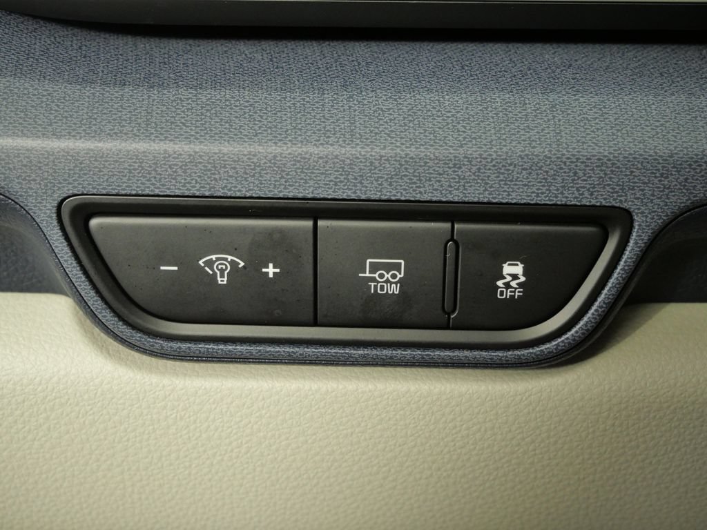 Used 2026 Kia Carnival SX FWD image 25