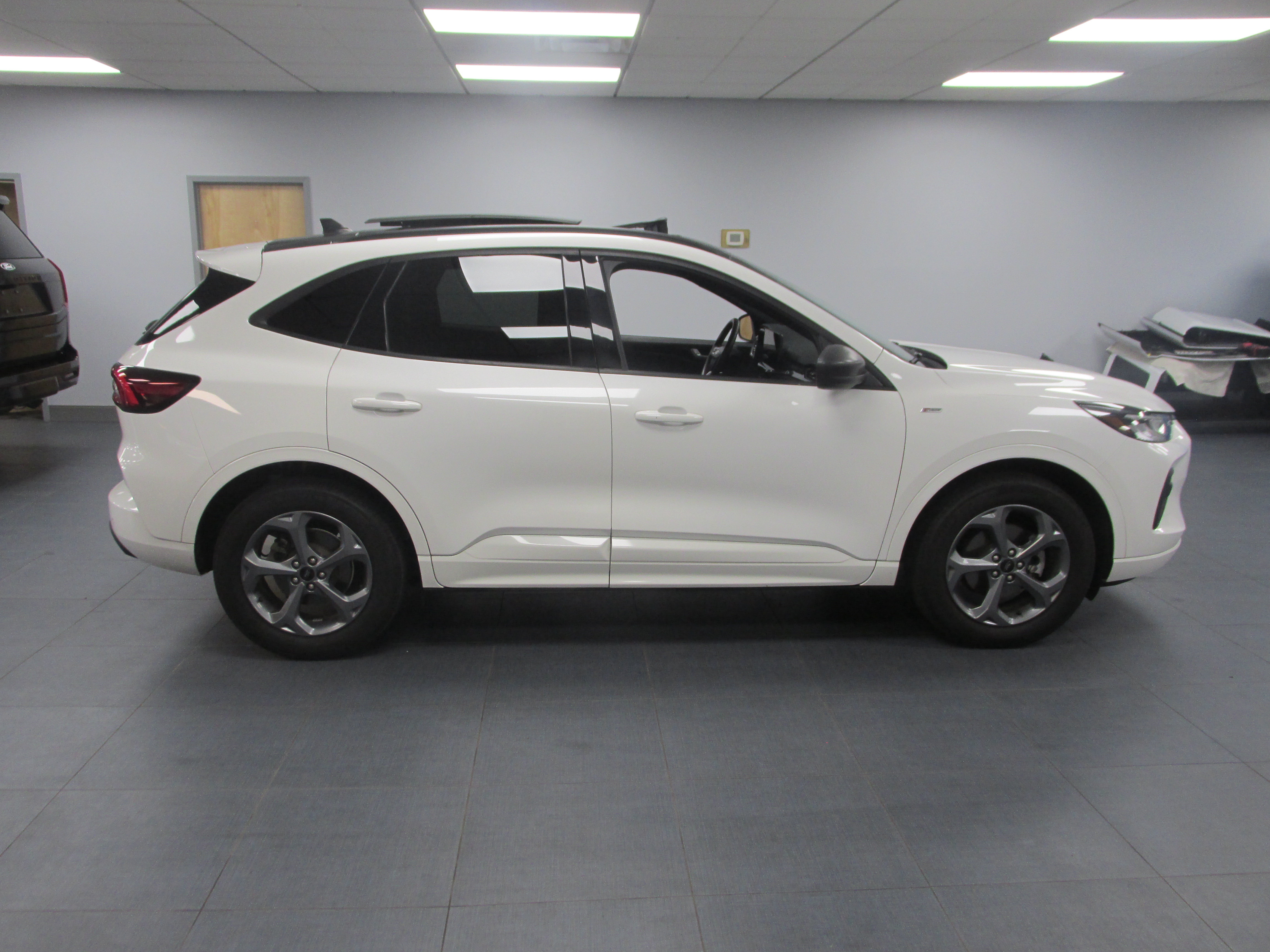 Used 2023 Ford Escape ST-Line w/ Tech Pack #1 AWD/4WD image 4