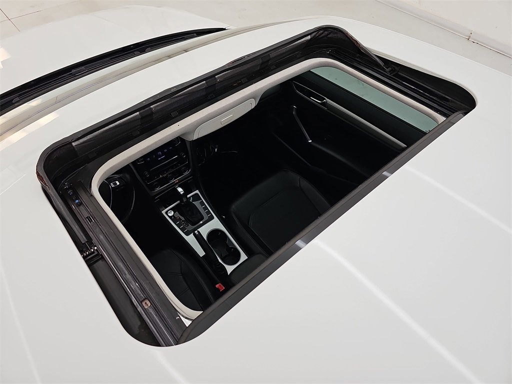 Used 2019 Volkswagen Passat 2.0T Wolfsburg w/ Wheels & Sunroof Package image 34