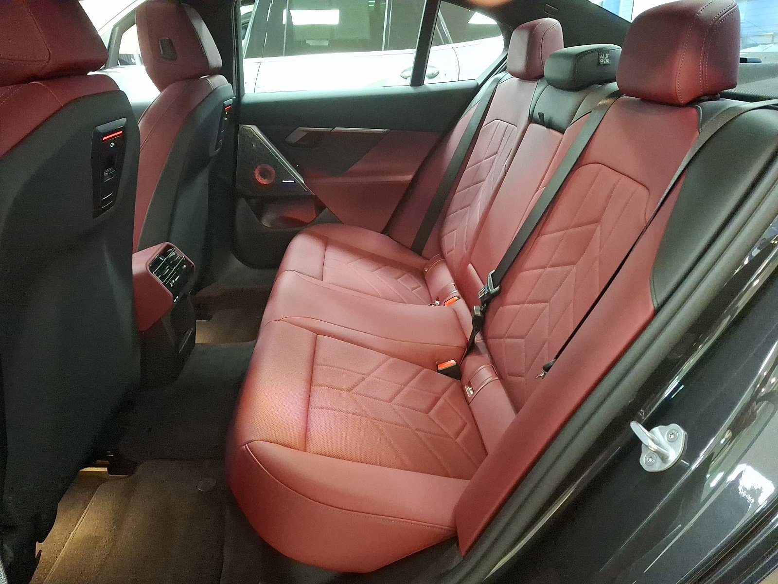 Used 2025 BMW i5 eDrive40i w/ M Sport Package image 8