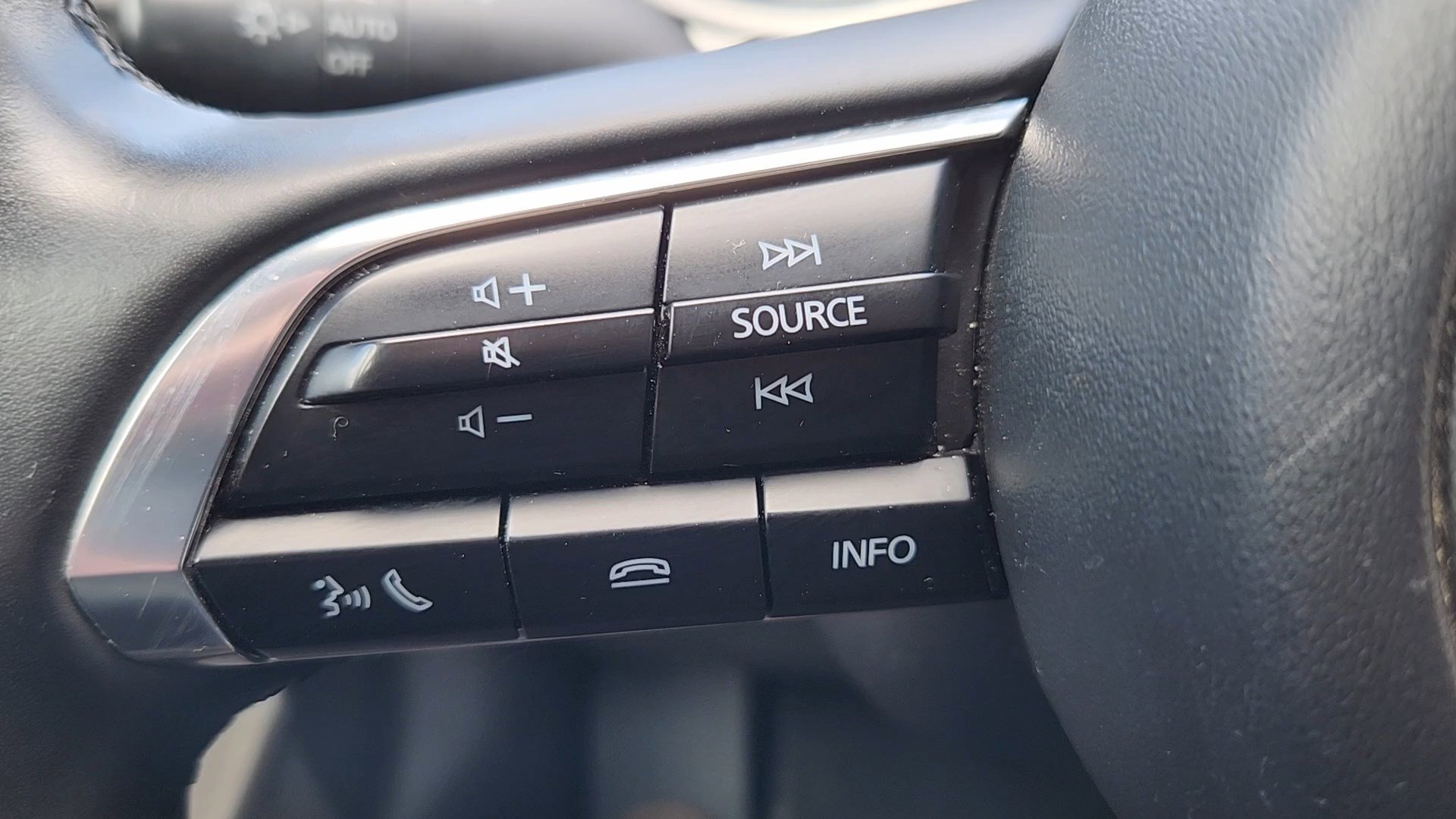 Used 2024 MAZDA MAZDA3 s image 12