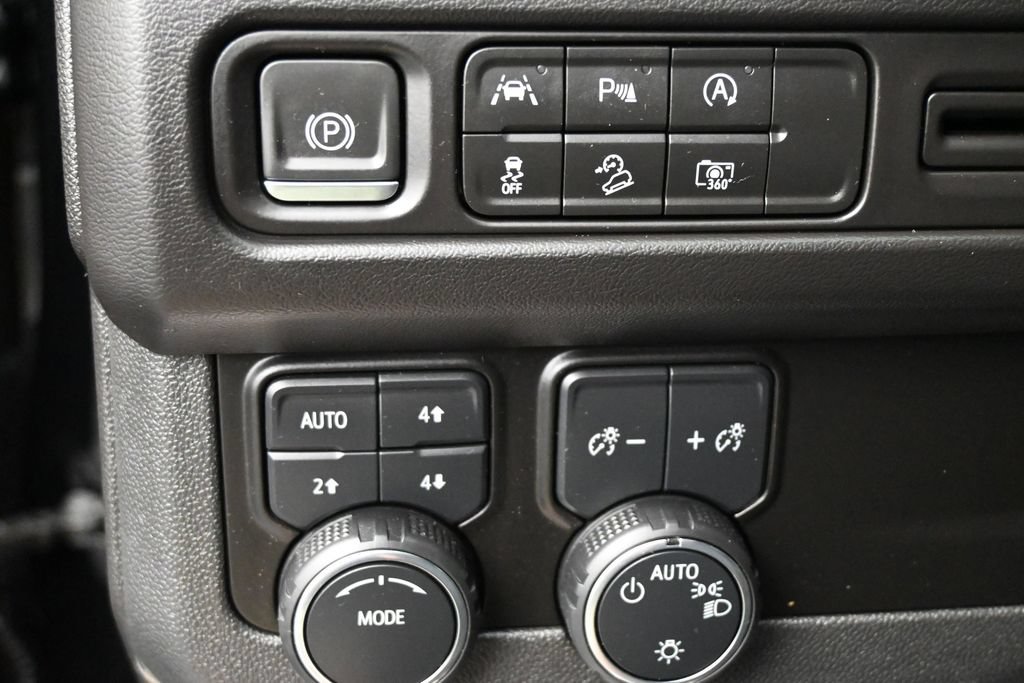 Used 2024 Chevrolet Tahoe Z71 w/ Luxury Package AWD/4WD image 6