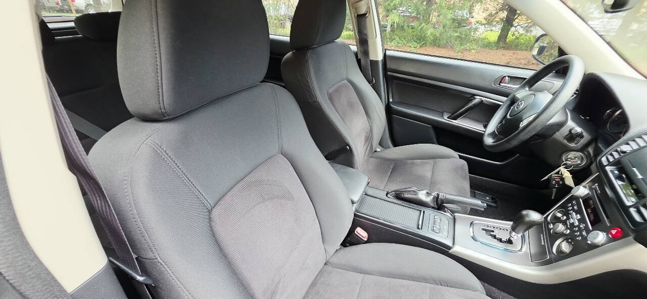 Used 2008 Subaru Outback 2.5i L.L. Bean AWD/4WD image 14