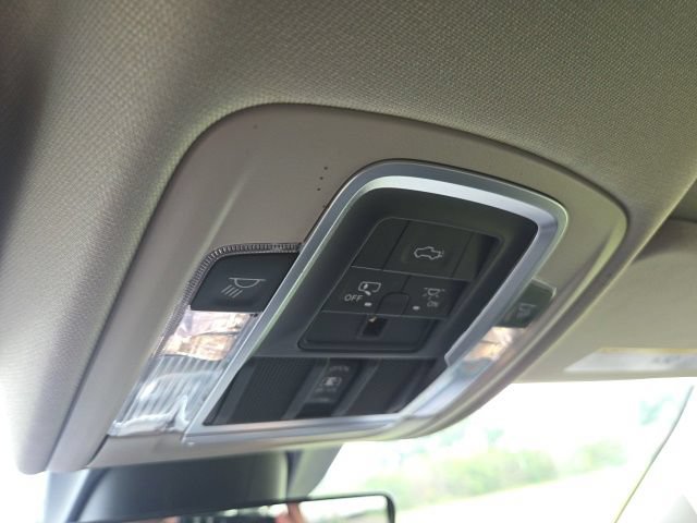 Used 2022 RAM 1500 Laramie AWD/4WD image 12
