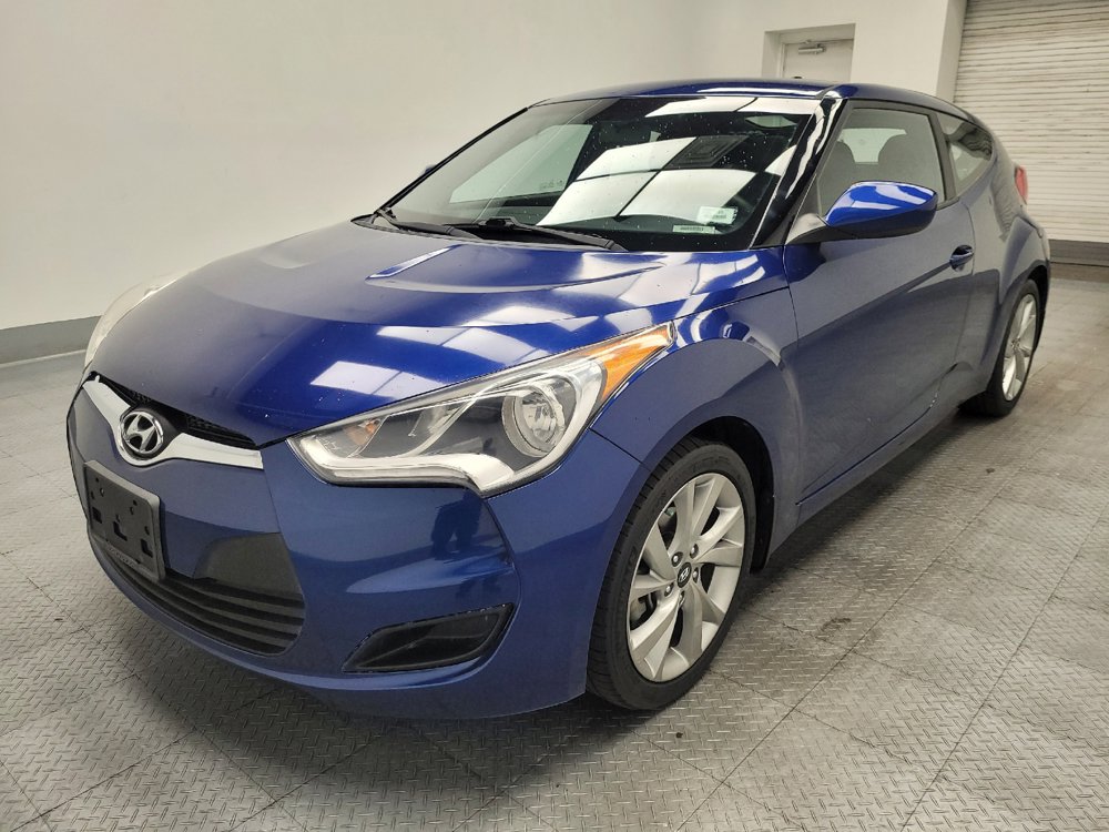 Used 2016 Hyundai Veloster FWD image 2