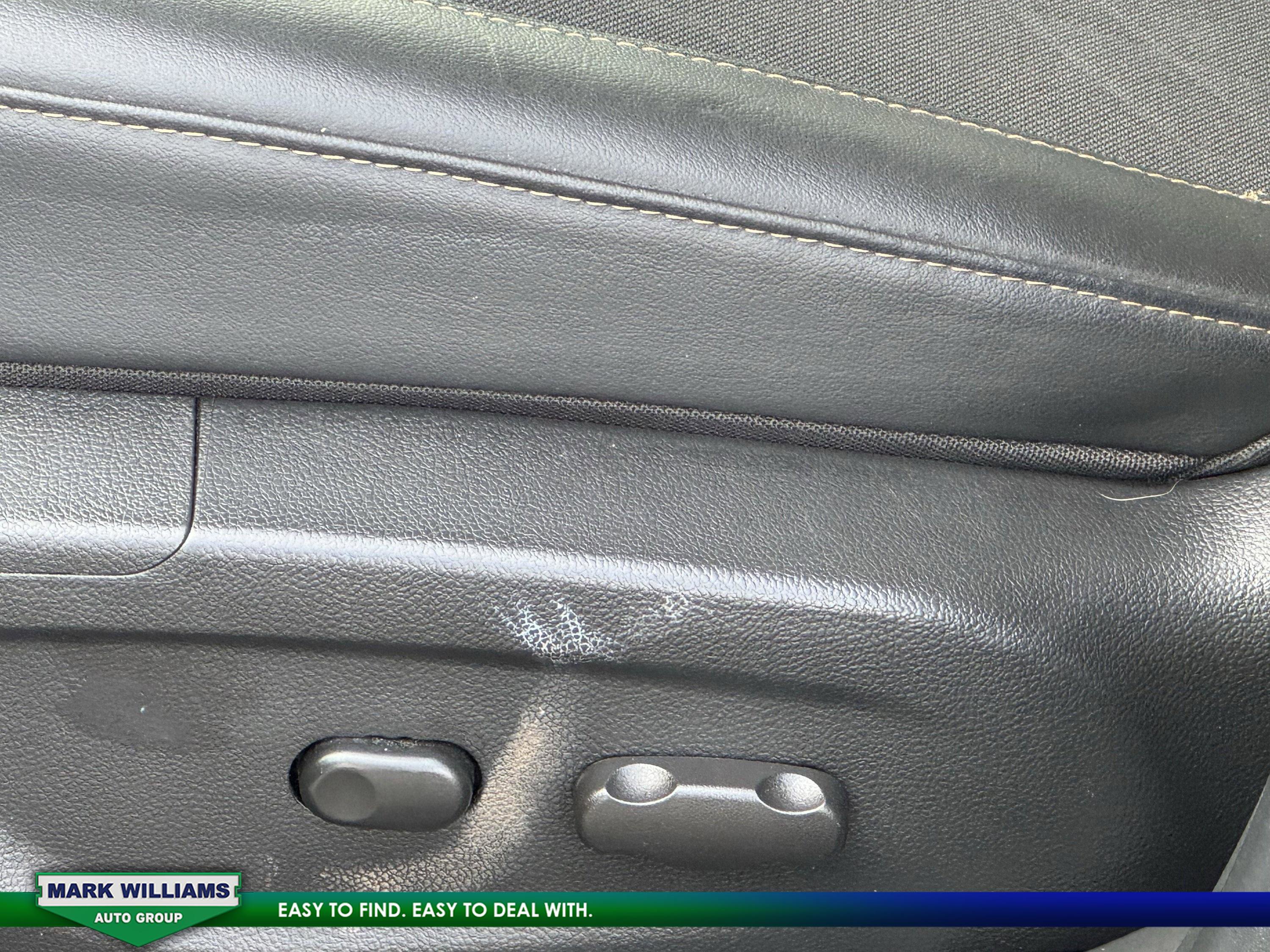 Used 2022 Chevrolet Trax LT w/ Midnight Edition image 6