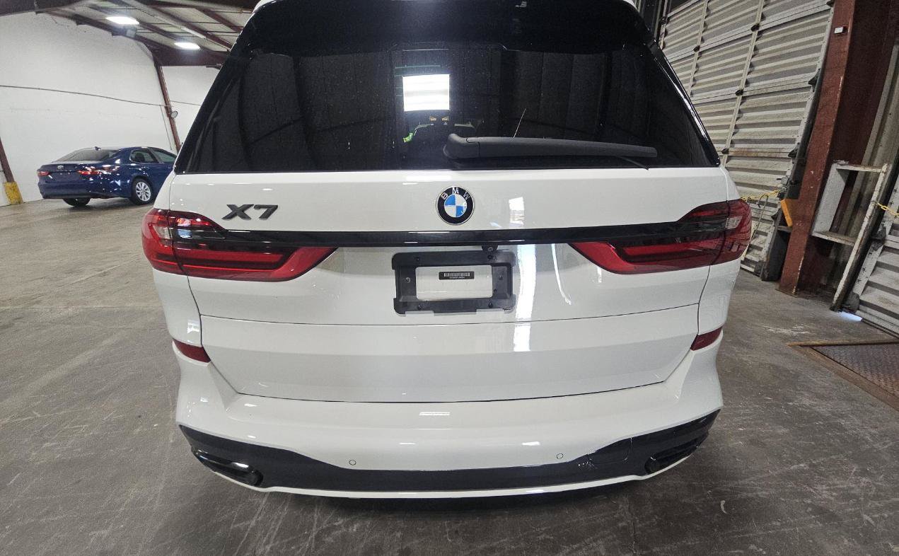 Used 2020 BMW X7 xDrive40i w/ M Sport Package AWD/4WD image 5