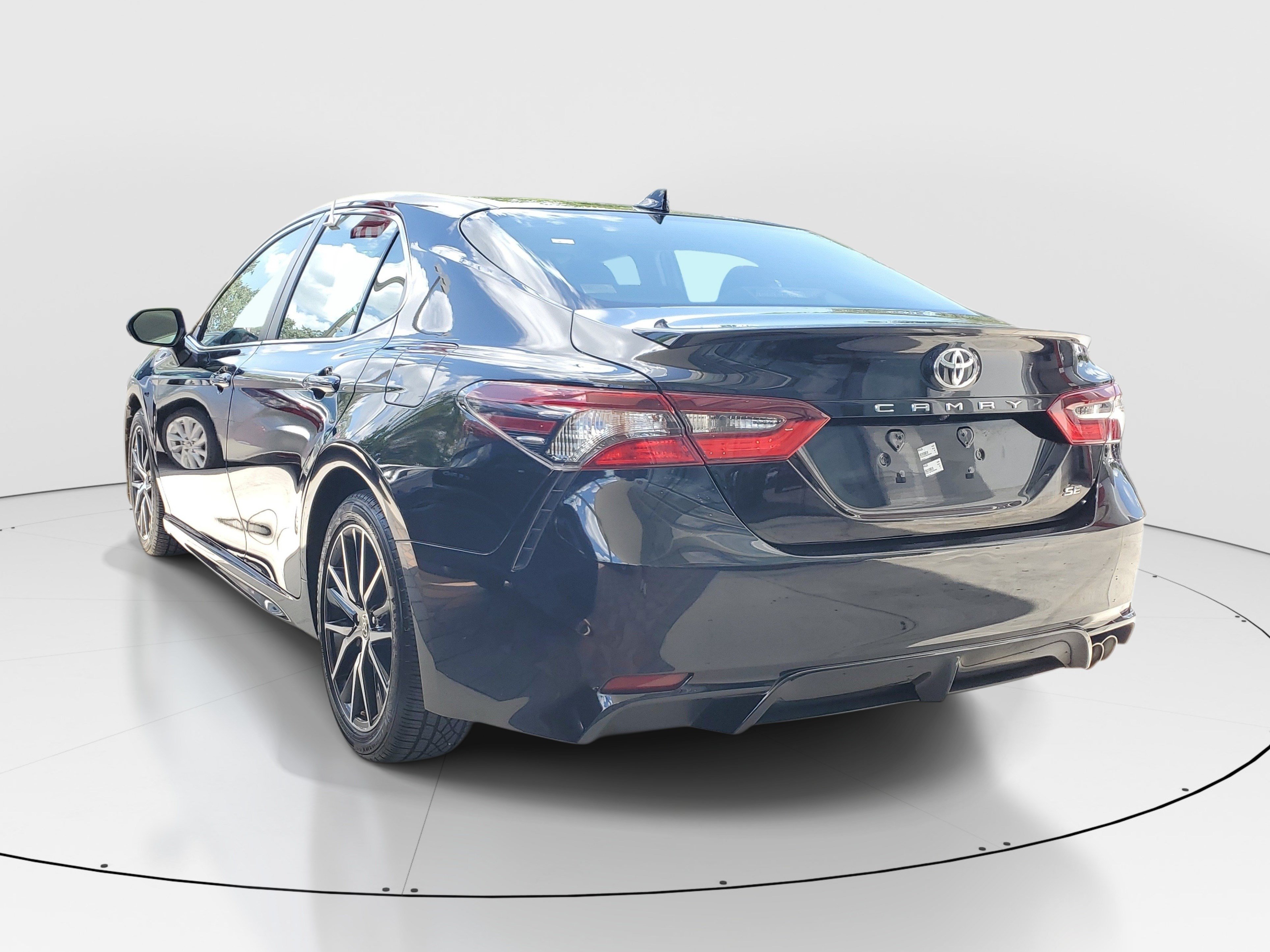 Used 2022 Toyota Camry SE FWD image 4