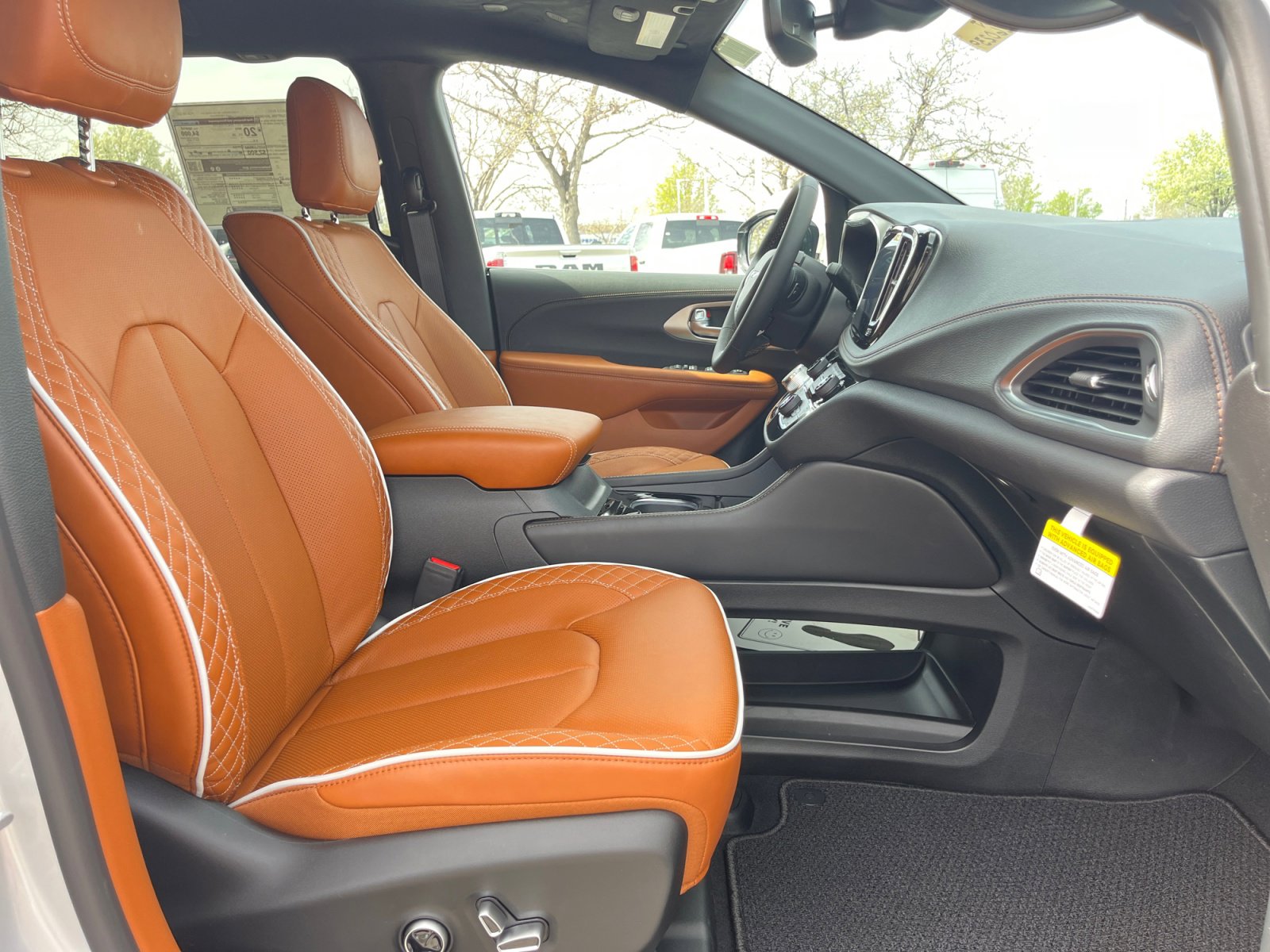 New 2026 Chrysler Pacifica Pinnacle image 30