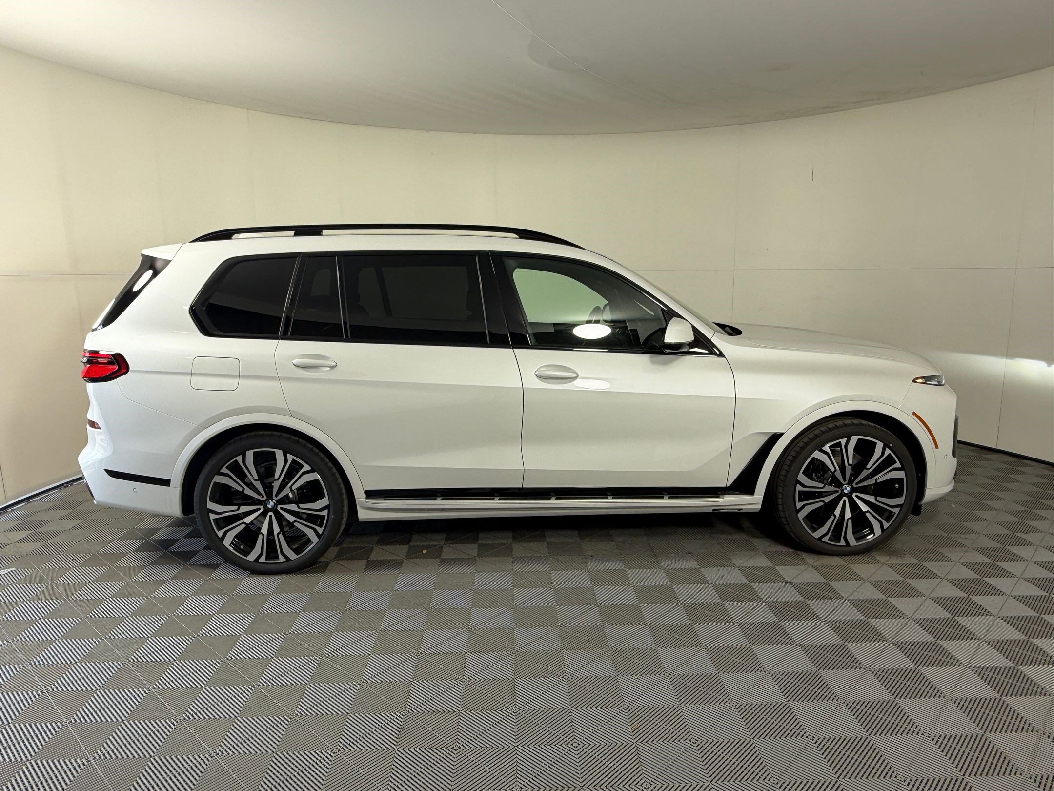 New 2027 BMW X7 xDrive40i w/ Executive Package AWD/4WD image 8