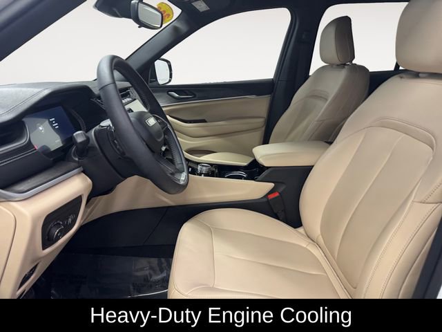 Used 2023 Jeep Grand Cherokee Limited w/ Trailer Tow Prep Group (B) AWD/4WD image 8