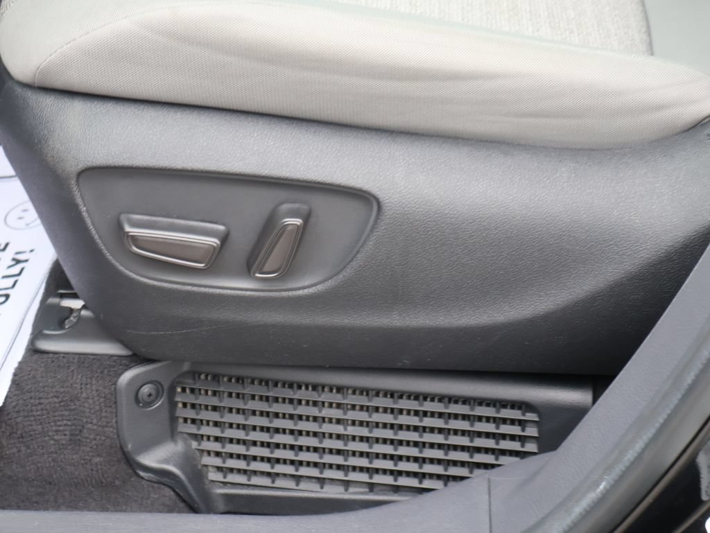 Used 2024 Toyota Sienna LE FWD image 22