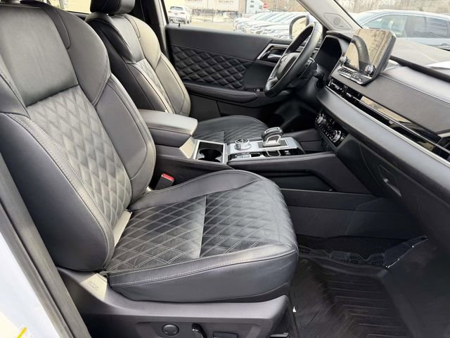 Used 2024 Mitsubishi Outlander SEL Black Edition image 9